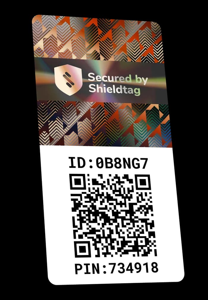 Anatomi stiker hologram Shieldtag: efek hologram, logo brand, ID unik, kode QR unik, dan PIN unik